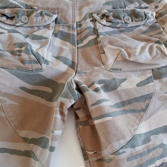 Armani Exchange Camo Cargo Shorts with spell out Belt size 29 - Picture 3 of 9